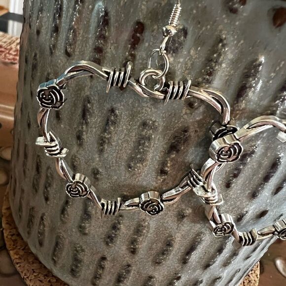 Jewelry - Gothic Heart Earrings w/Barbed Wire and Rose Detail NWOT
